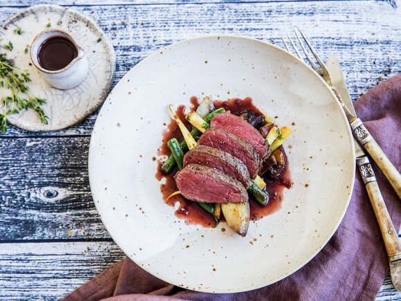 REINSDYRFILET MED STEKT SOPP OG SMÅLØK alt. 2
