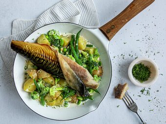 Varmrøkt makrell med kremede grønnsaker