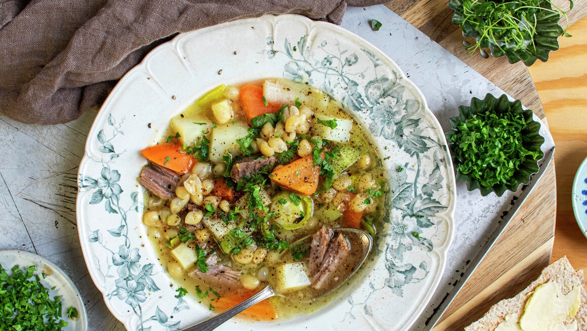 Ertesuppe med svineknoke