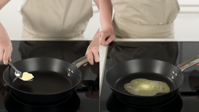 Sett en stekepanne på platen og skru på middels varme. Ha i margarin eller smør.
