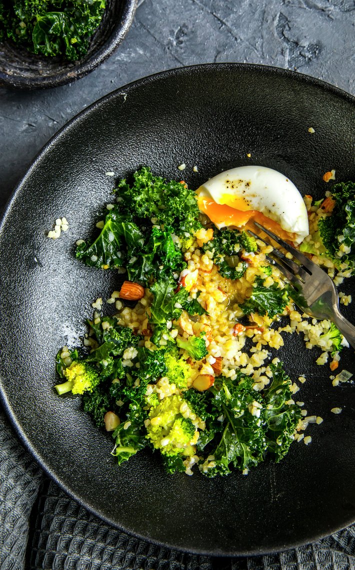 Grønnkålsalat med kokt egg