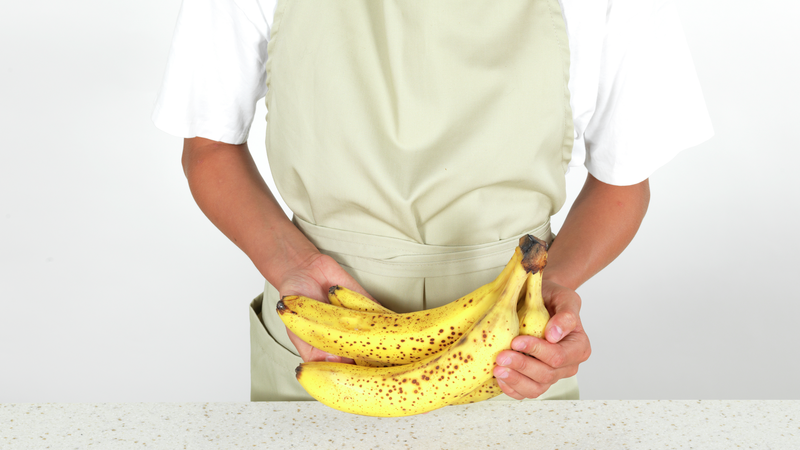 TIPS: Brune bananer kan du redde fra søpla. De er nemlig perfekt i smoothie!