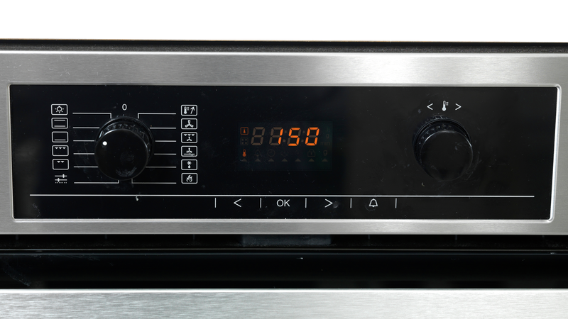 Ta ut alle stekebrett fra ovnen, slik at den er tom. Sett stekeovnen på 150 °C. Bruk over- og undervarme.