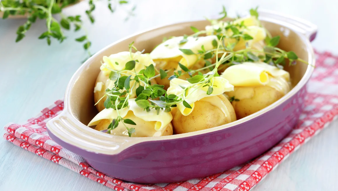 Helstekte poteter med hvitløk og timian