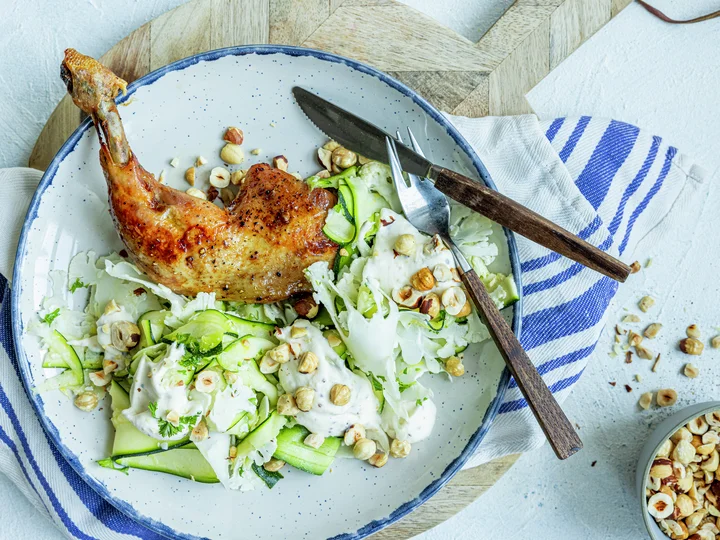 Grillet kyllingl&#229;r med frisk salat