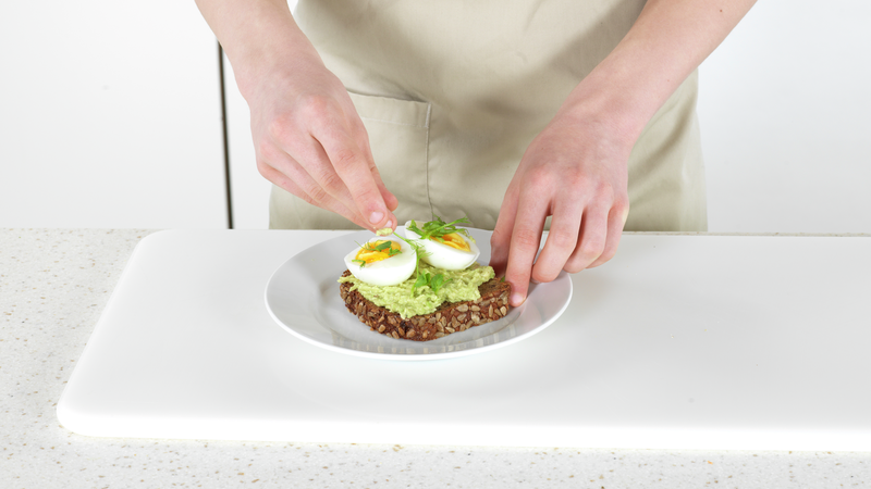Brødskive med egg og avokado