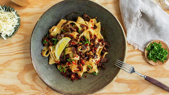 Pasta med reinsdyrskav, hvitløk og chili