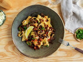 Pasta med reinsdyrskav, hvitløk og chili