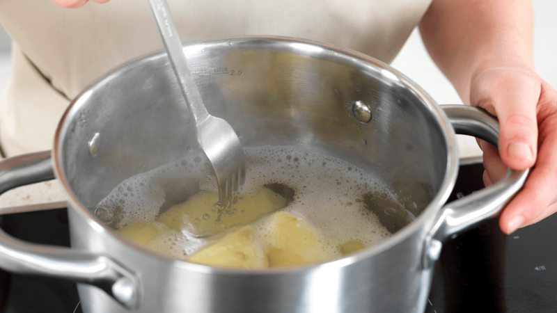 Kjøttpølse med hjemmelaget potetstappe