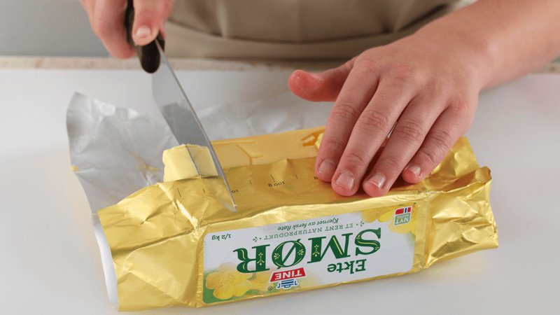 Mål opp smør.