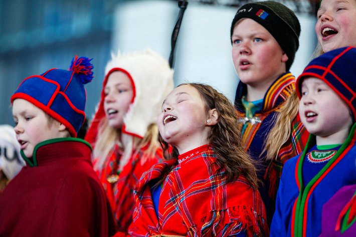 Syngede samiske barn