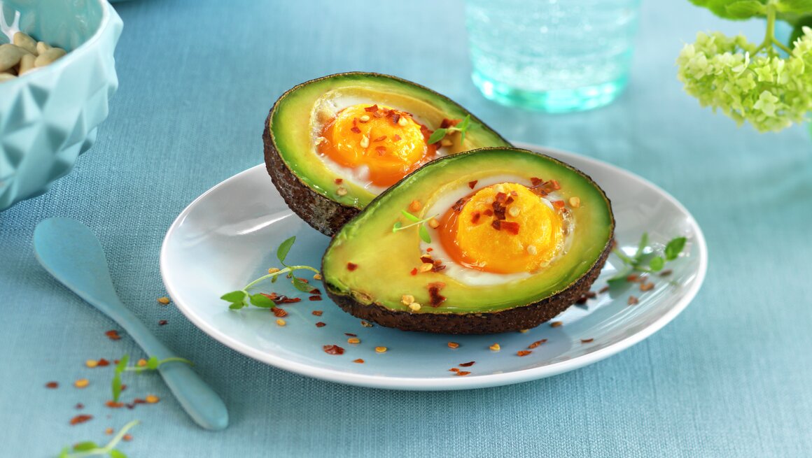 Bakt egg i avokado