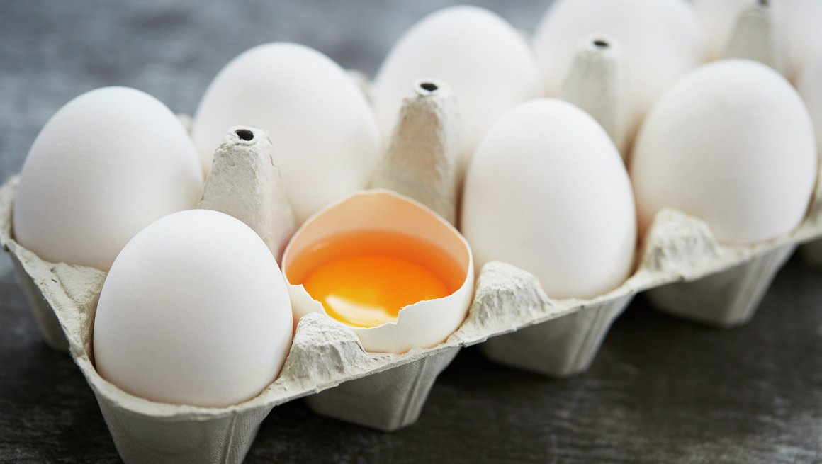 Eggekartong med rått egg